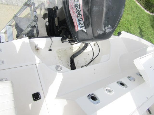 1999 Boston Whaler 23 Outrage boat with Mercury outboard motor, viewed from above.