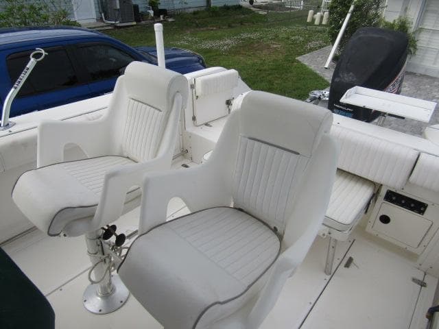 1999 Boston Whaler 23 Outrage boat interior with white seating and controls.