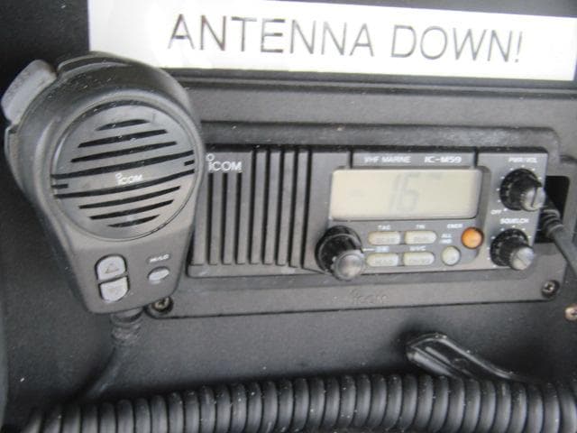 ICOM VHF marine radio on 1999 Boston Whaler 23 Outrage boat dashboard.