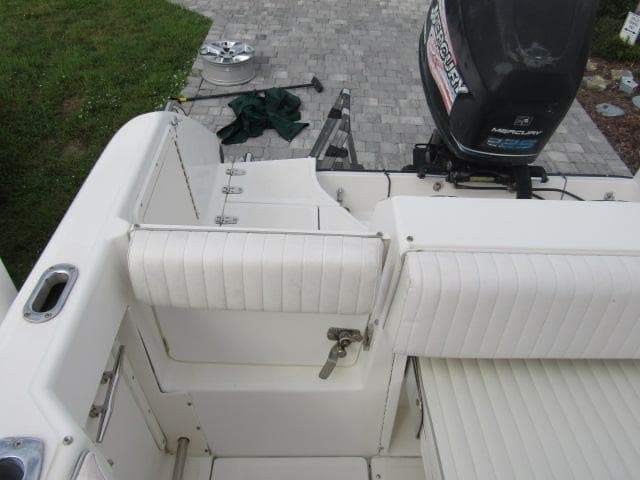 1999 Boston Whaler 23 Outrage boat interior with Mercury outboard motor.