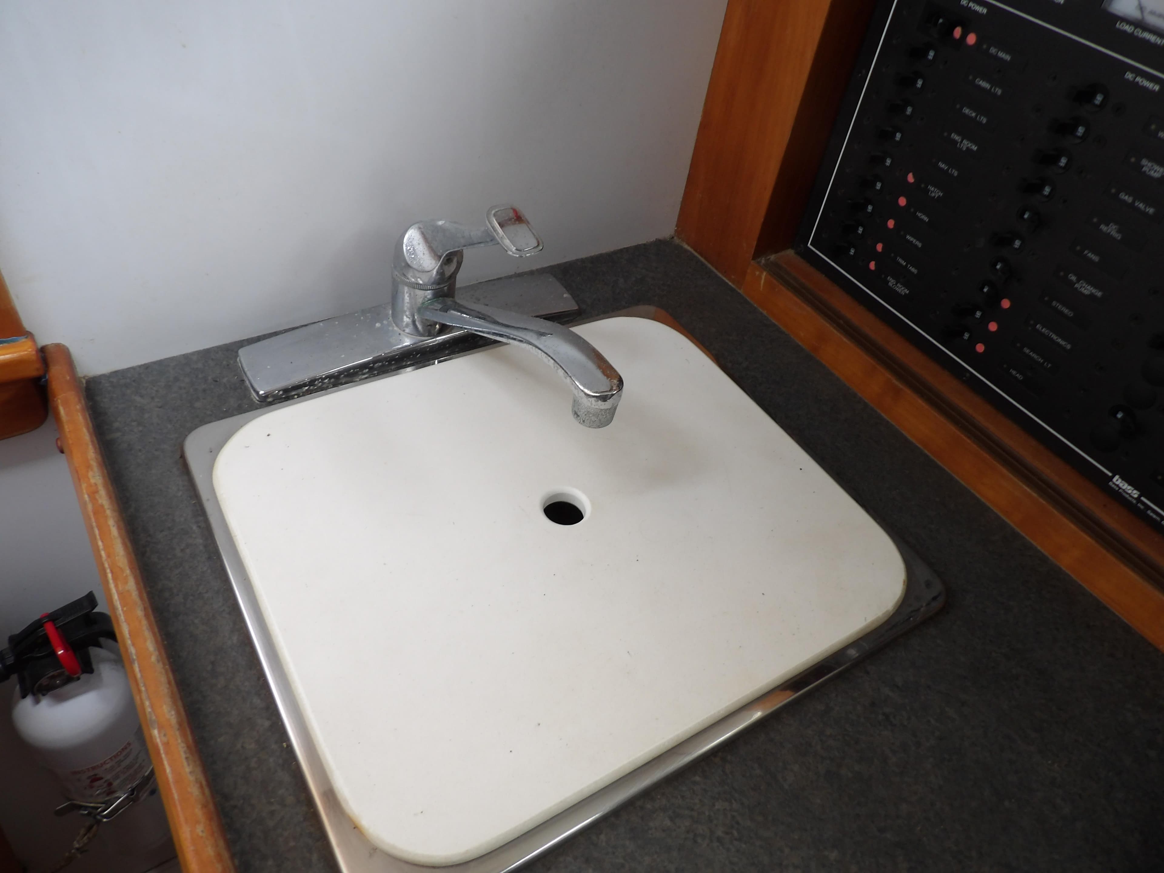 2002 Legacy Yachts 28 Express