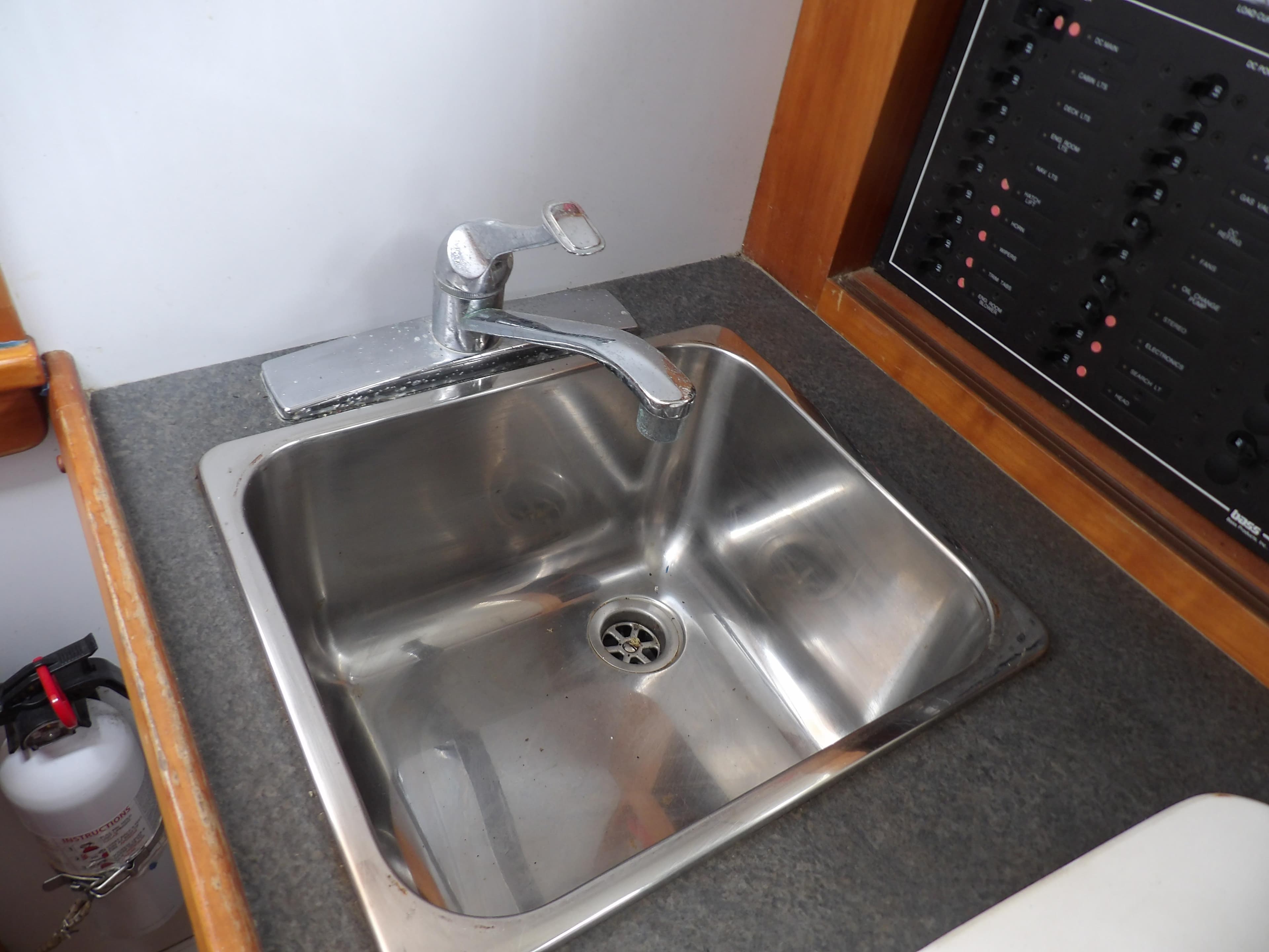 2002 Legacy Yachts 28 Express