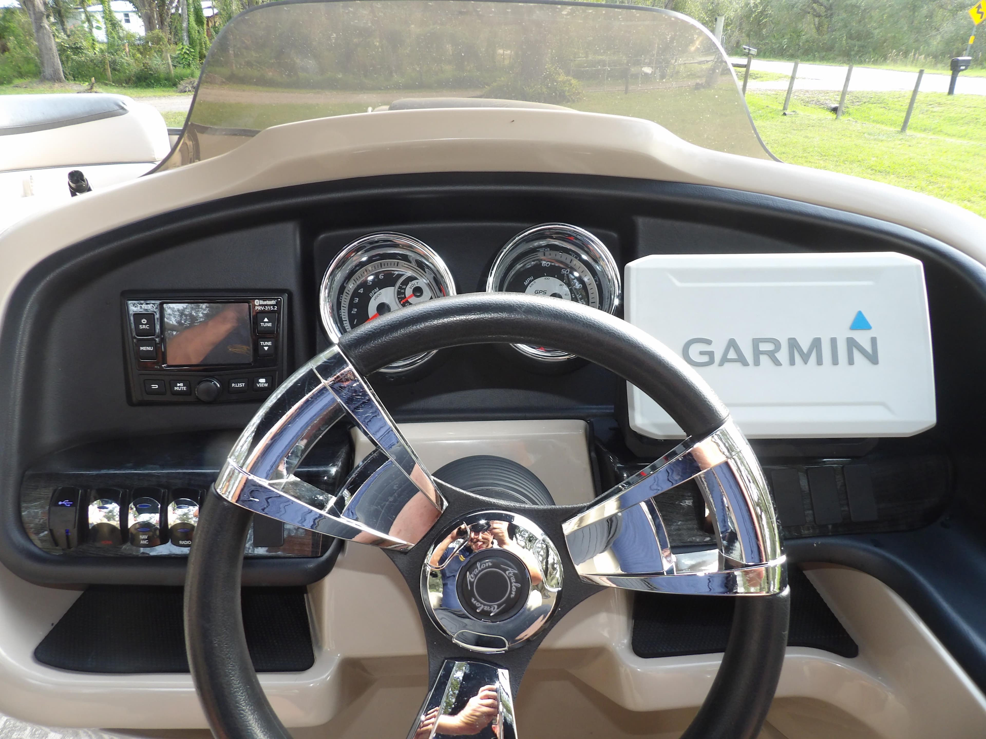 2020 Avalon 2385 Catalina QL SWS dashboard with Garmin navigation system.