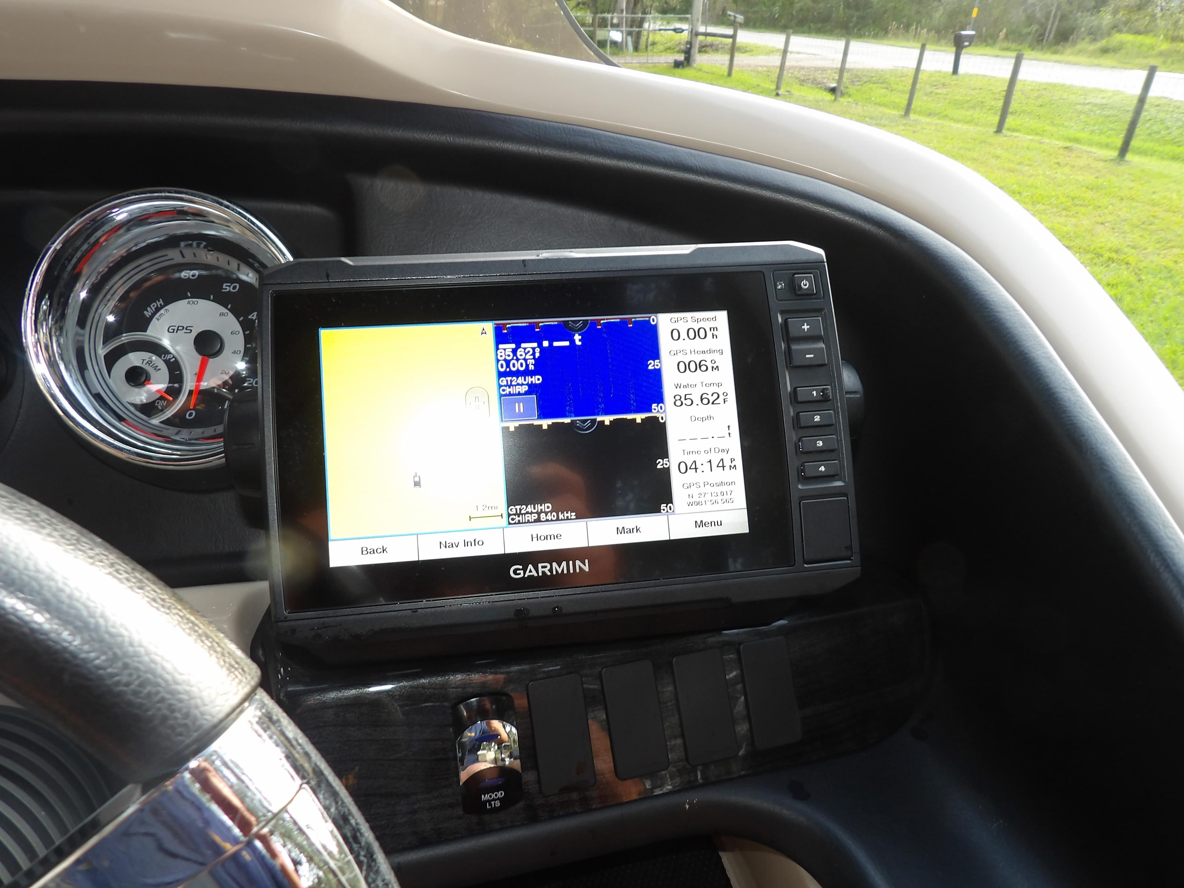 Garmin navigation system on 2020 Avalon 2385 Catalina QL SWS boat dashboard.