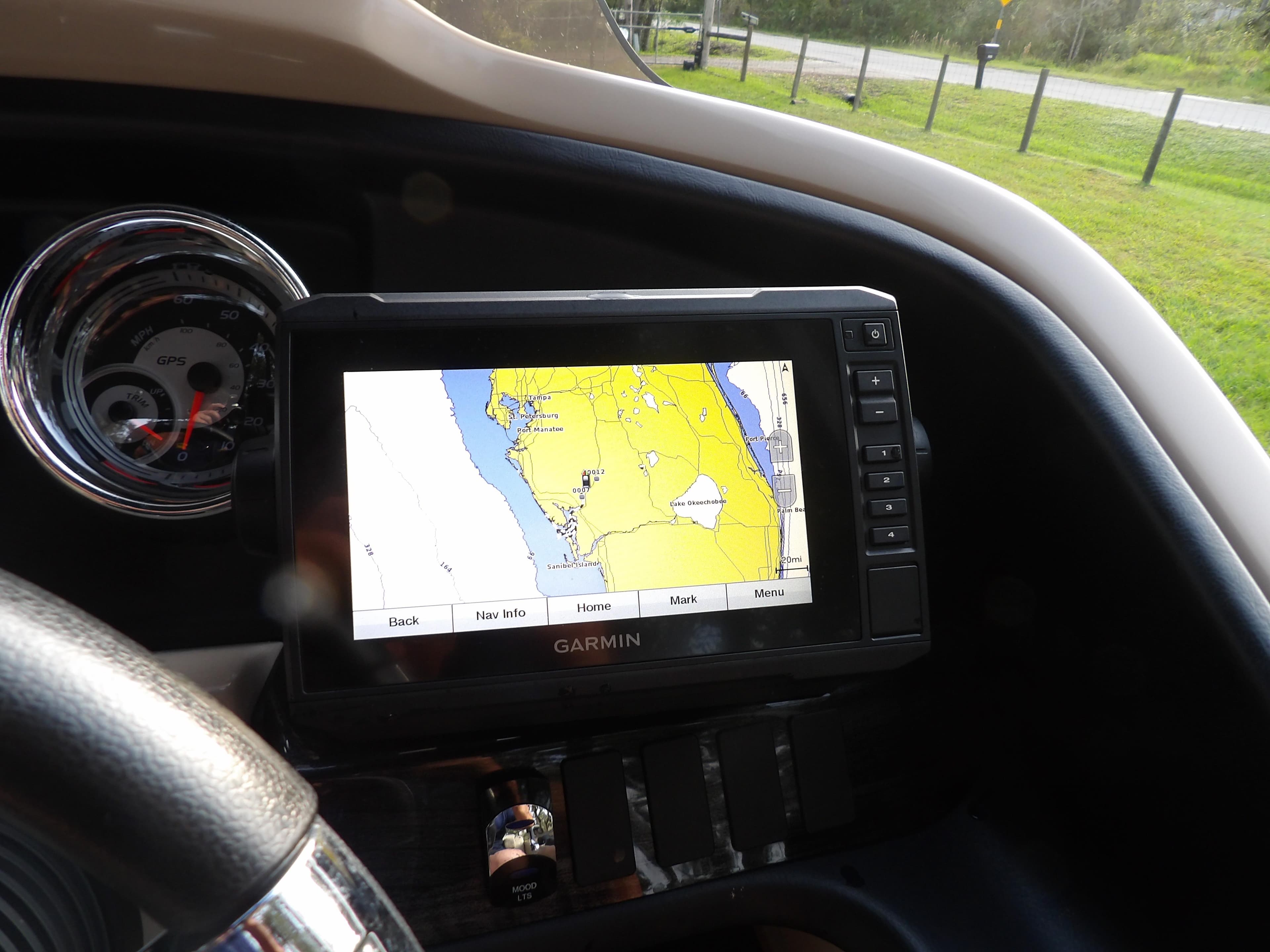 Garmin GPS display on 2020 Avalon 2385 Catalina QL SWS boat dashboard.