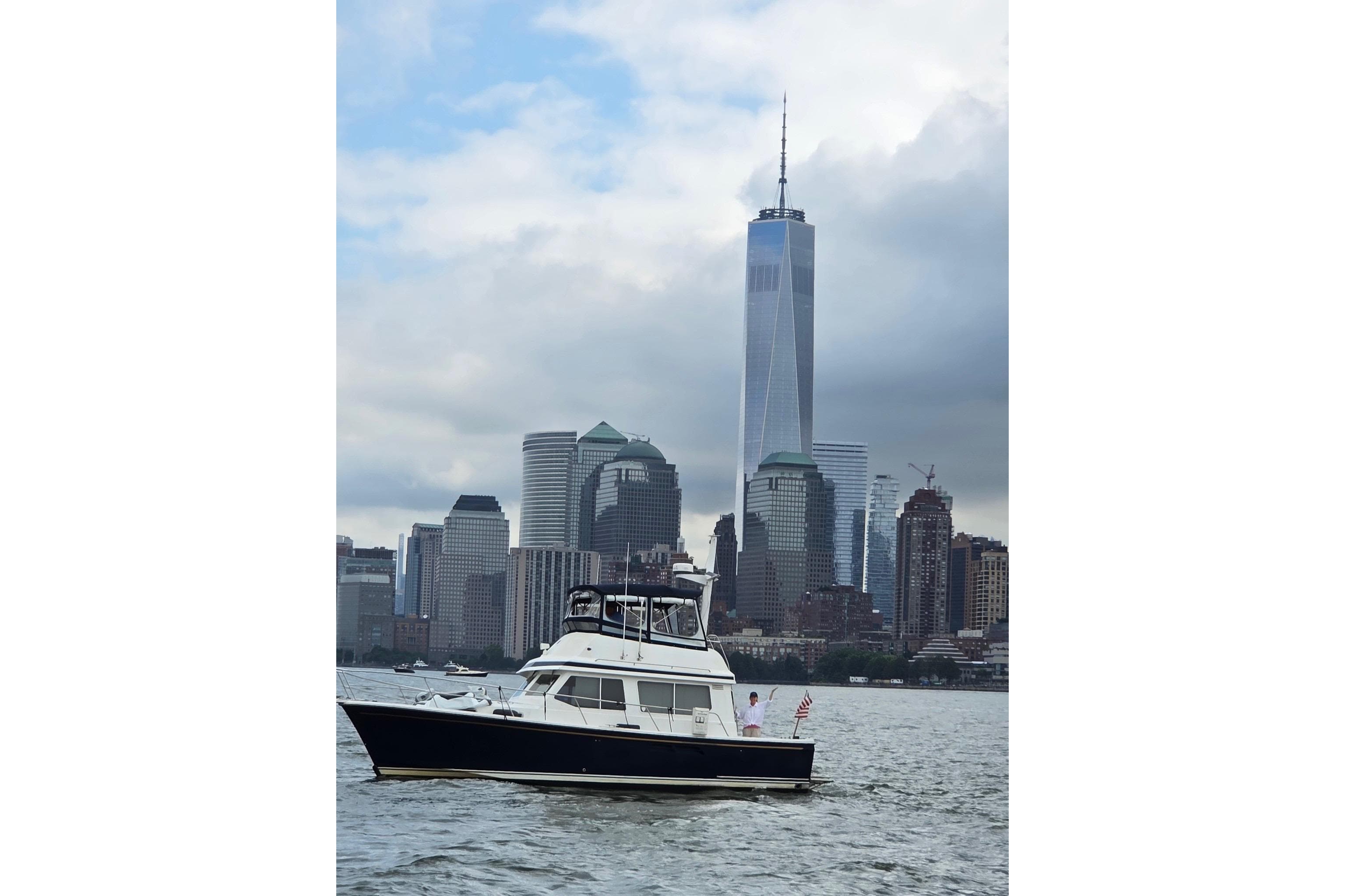 1999 Sabre 34 yacht cruising NYC Freedom Tower.