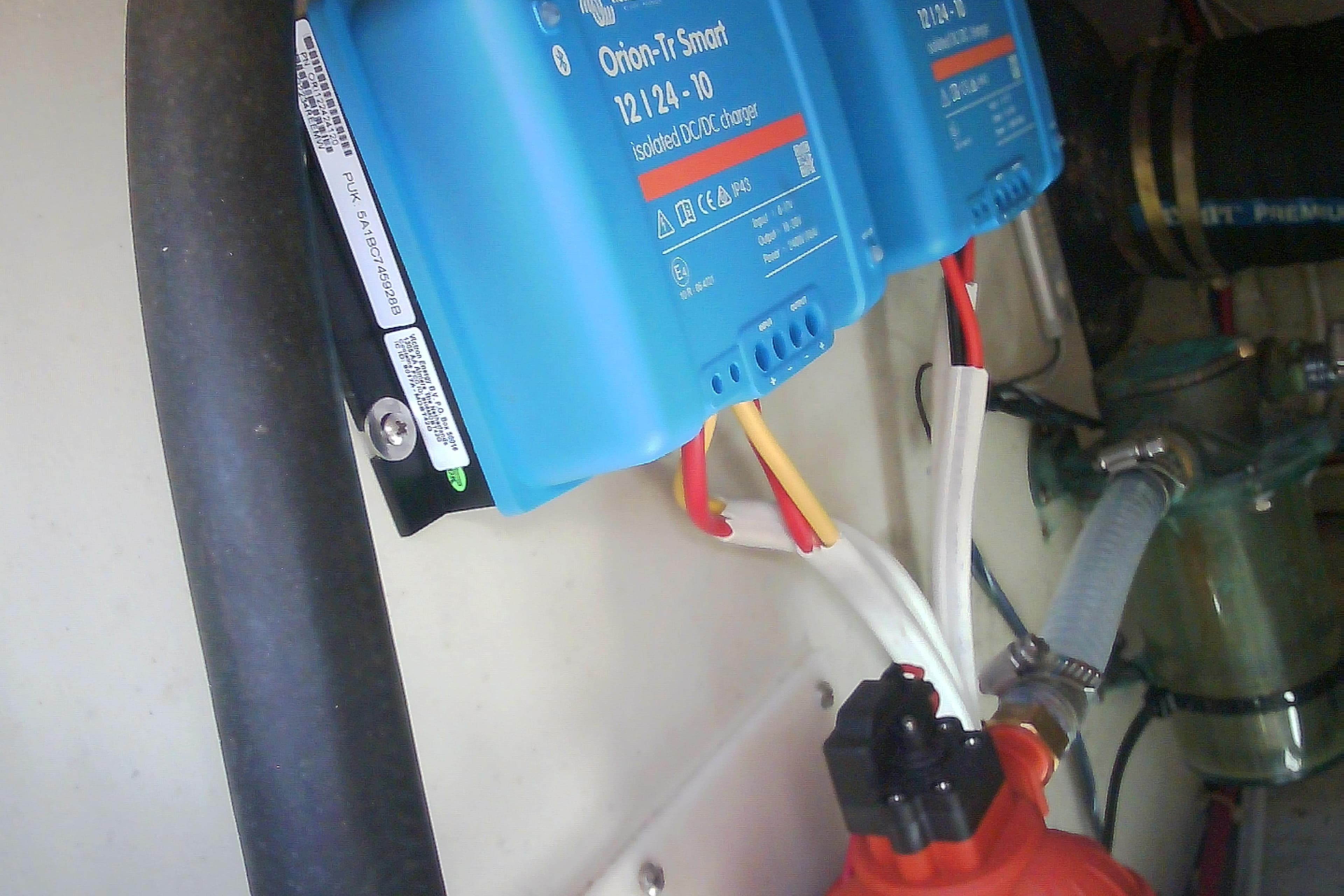 Blue Orion-Tr Smart DC-DC charger installed in a 1999 Sabre 34 boat.