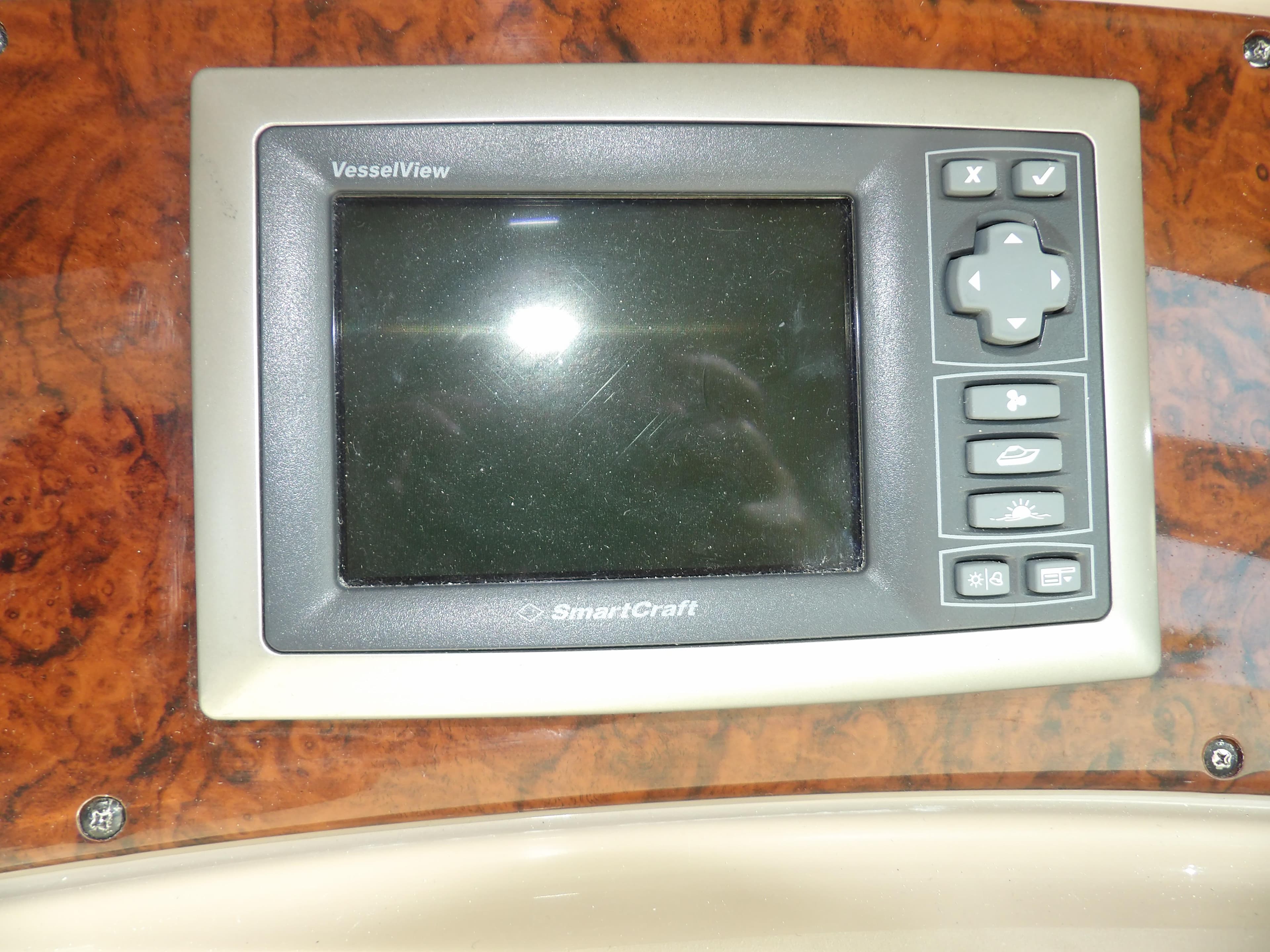 Sea Ray 390 Motor Yacht 2003 VesselView SmartCraft display.