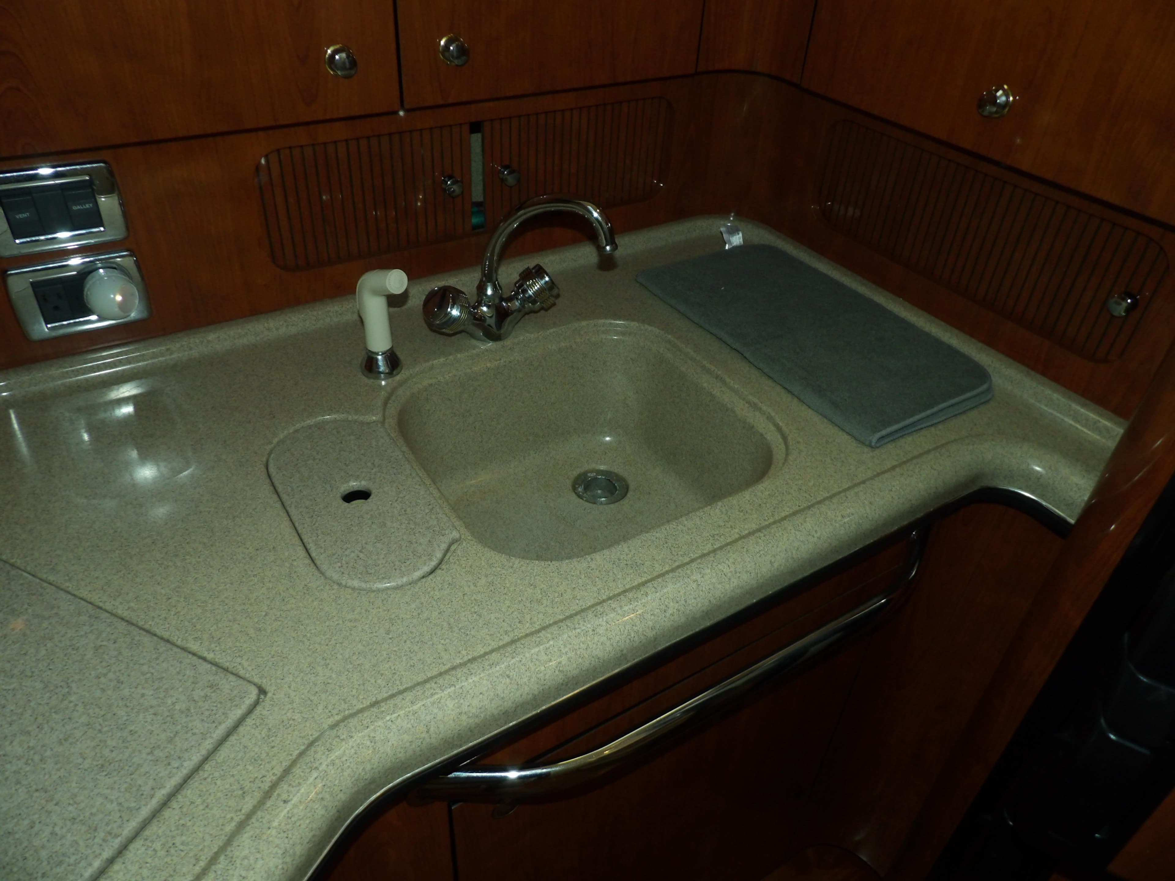 2003 Sea Ray 390 Motor Yacht