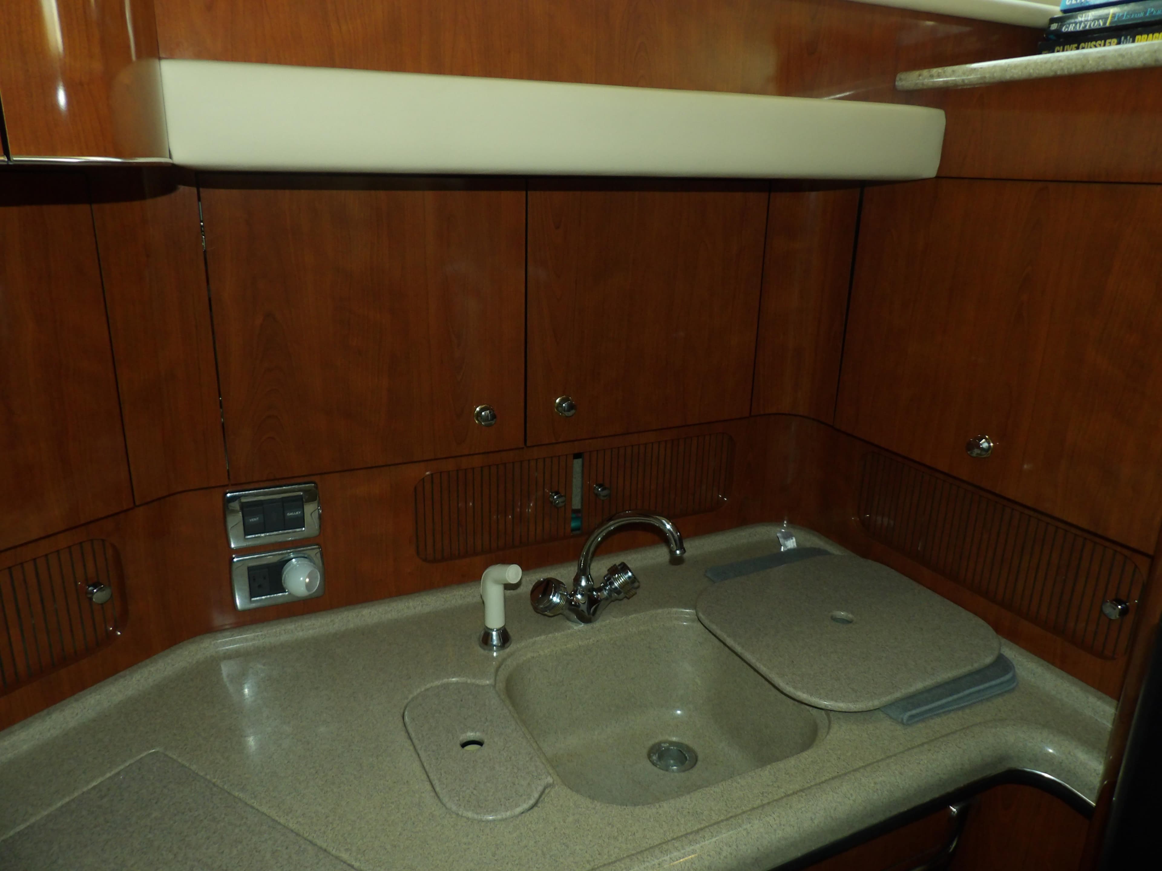 2003 Sea Ray 390 Motor Yacht