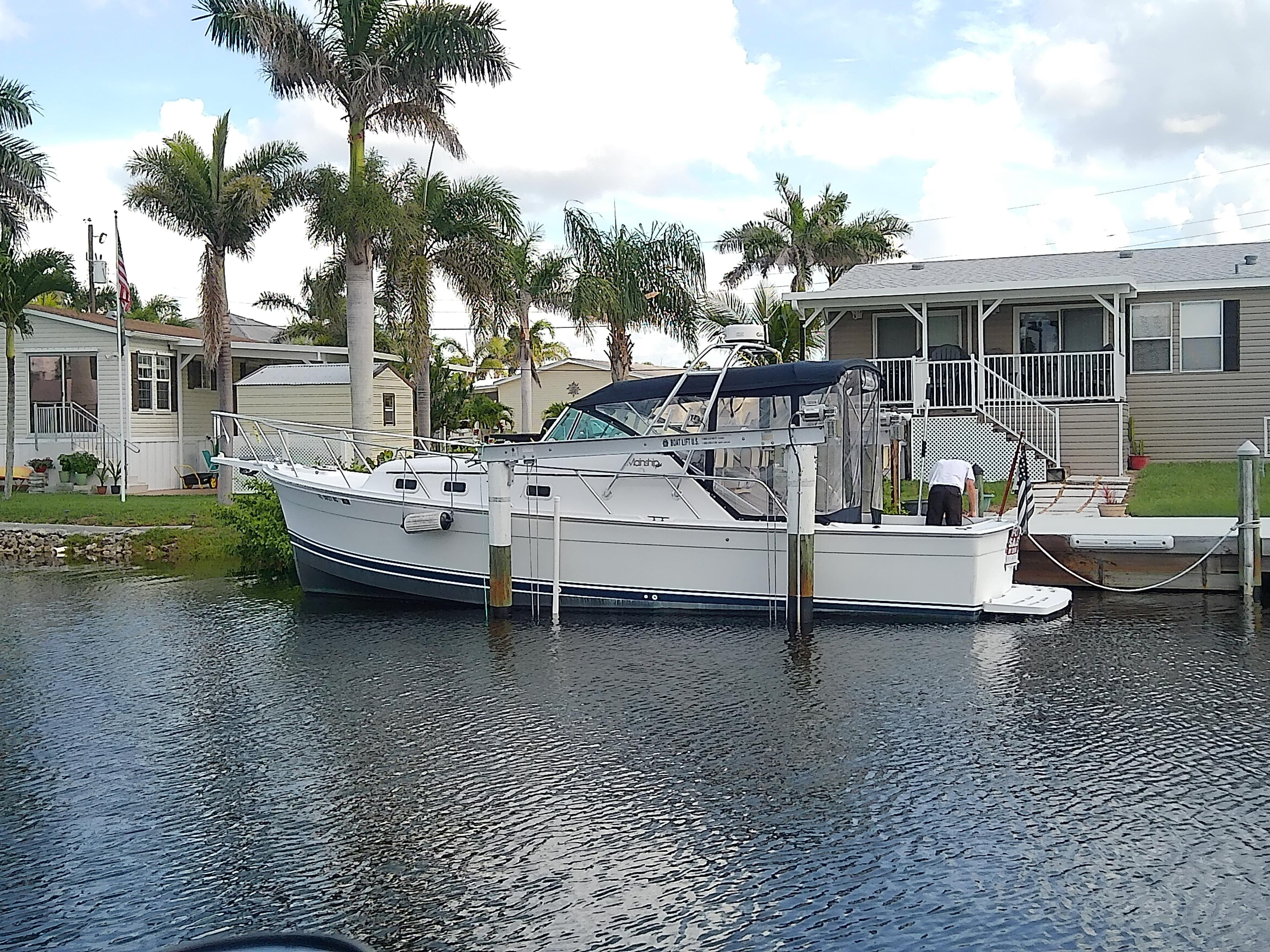 2000 Mainship Pilot 30