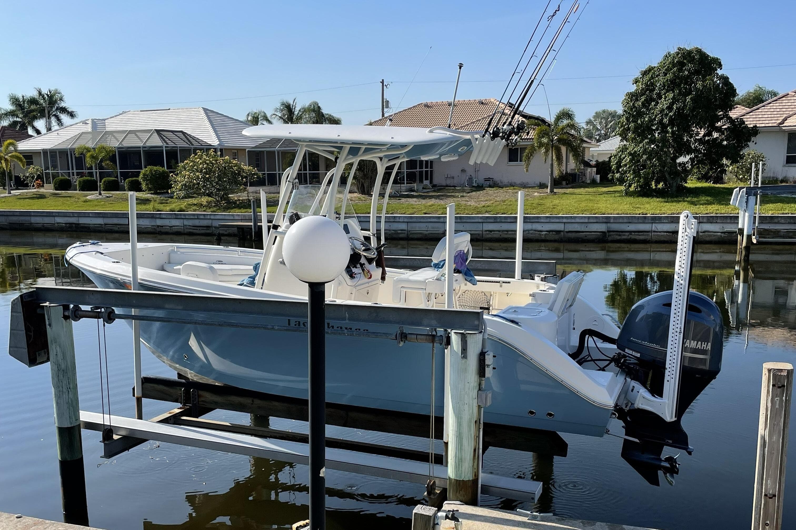 2022 Cobia 220 Center Console
